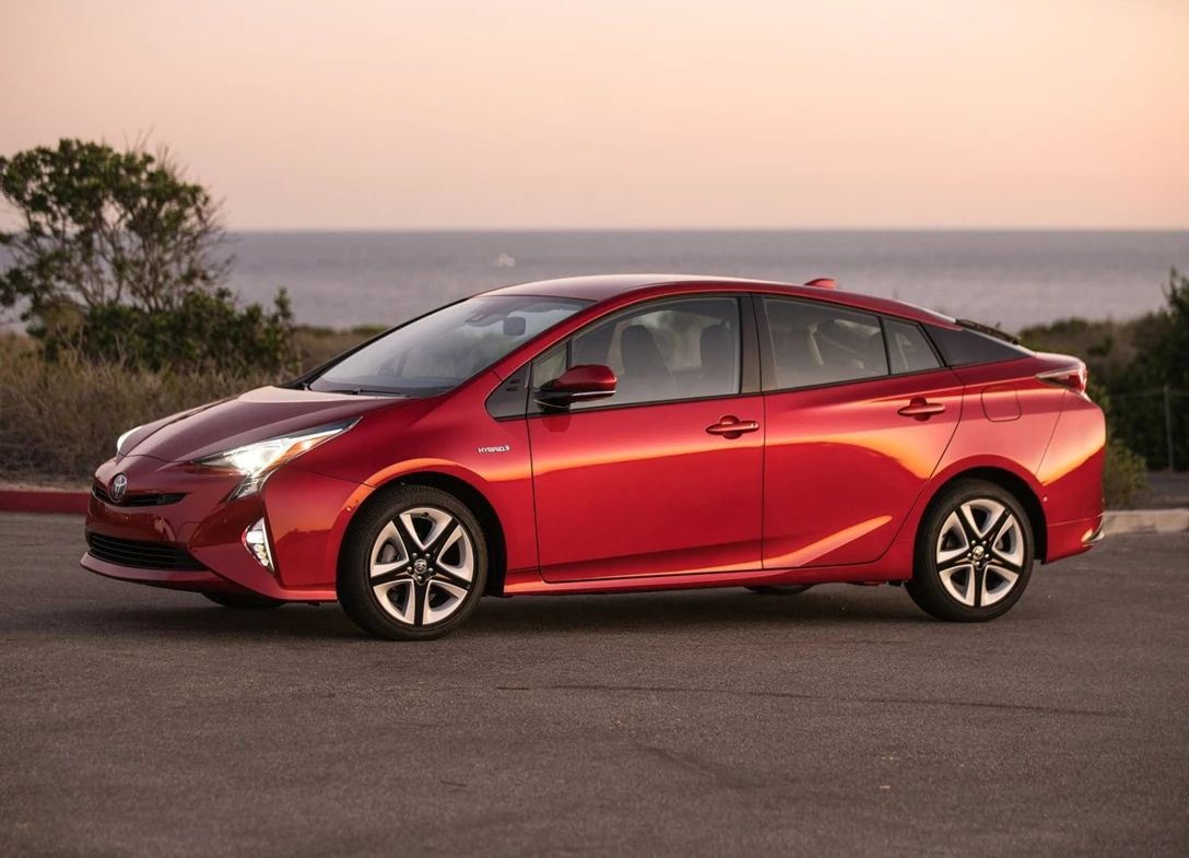 1643698-Toyota-Prius-2018-02.jpg
