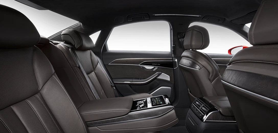 1656831-audi_gallrey_inside_1250X600_a8_a8_1.jpg