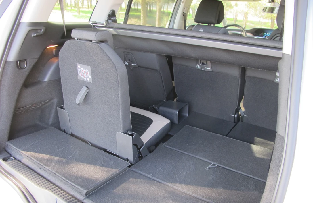 1660892-FotoJet מושב אחורי C4.jpg