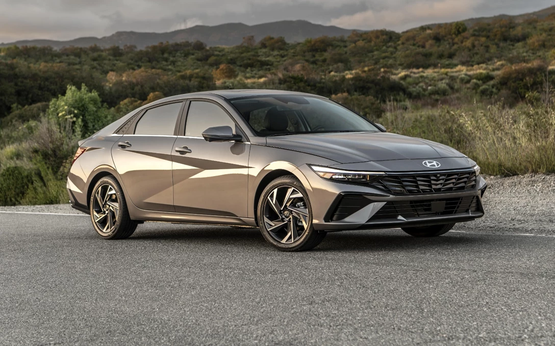 1693023-Large-56914-2024Elantra-min.jpg