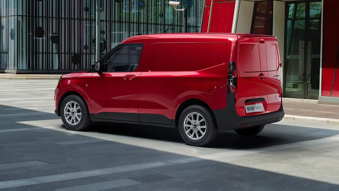 1680884-2023_ford_transit_courier_exterior_01.jpg