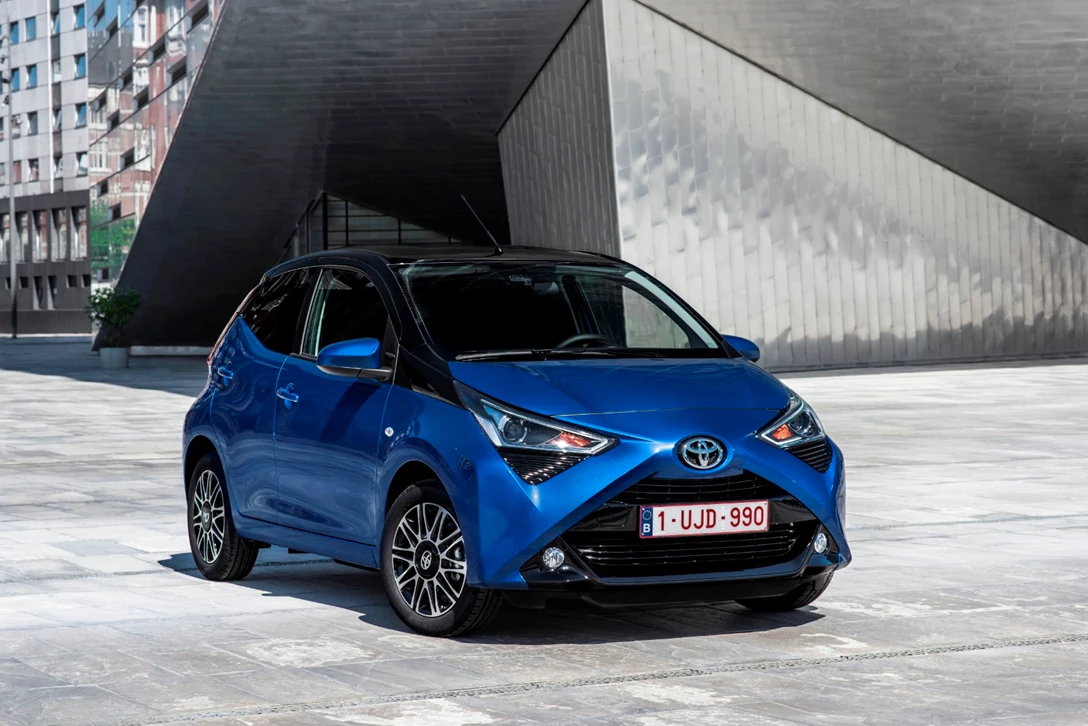1604533-aygo-blue-033.jpg