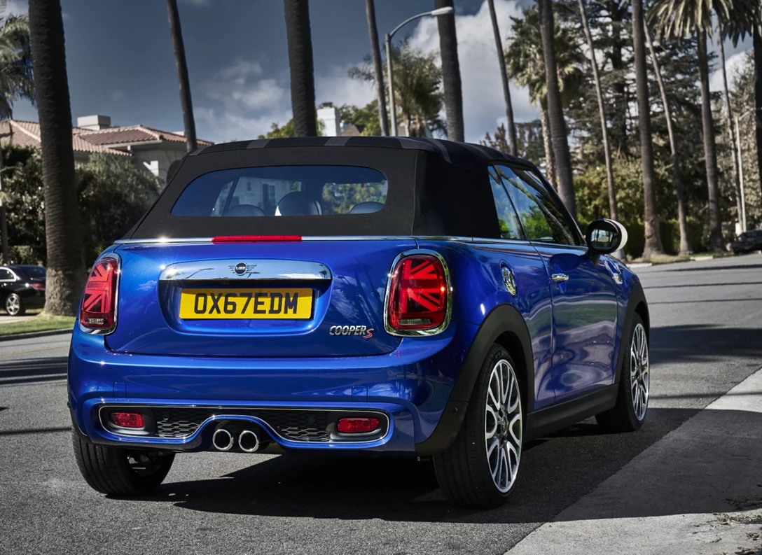 1660847-Mini-Cooper_S_Convertible-2018-04.jpg