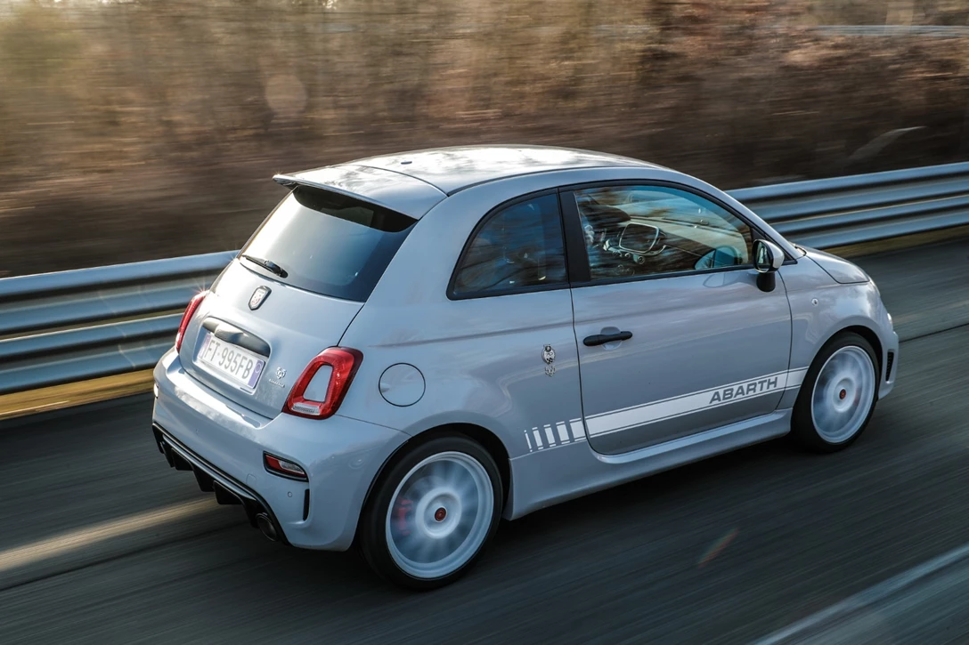 1612830-Abarth_595_esseesse_23.jpg