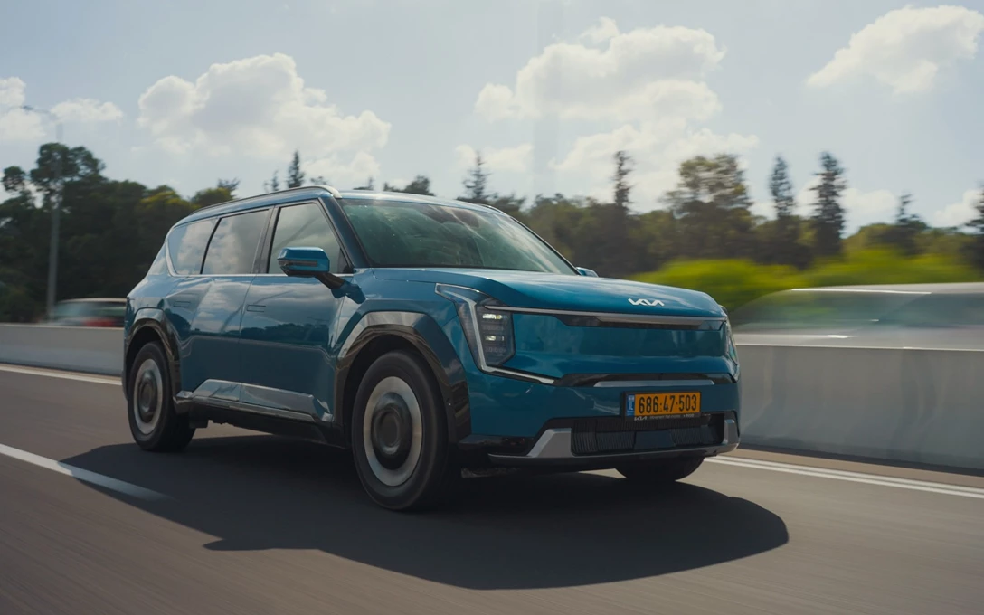 1698866-KIA EV9 2024.00_36_21_20.Still021-min.jpg