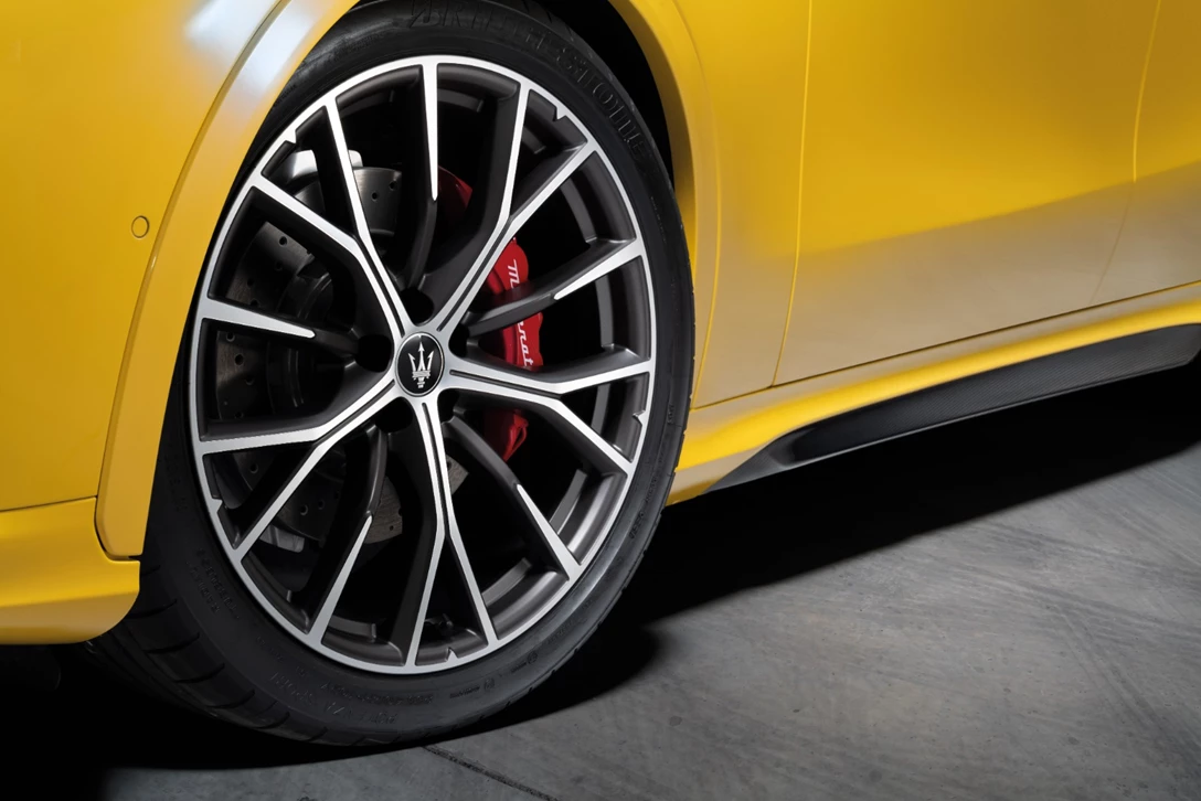1665628-19136-MaseratiGrecaleTrofeo-wheel.jpg
