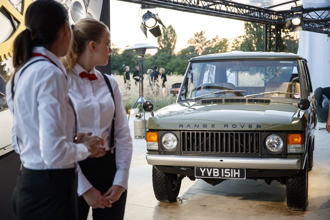 1594843-לנד רובר יום הולדת 70 (7).jpg