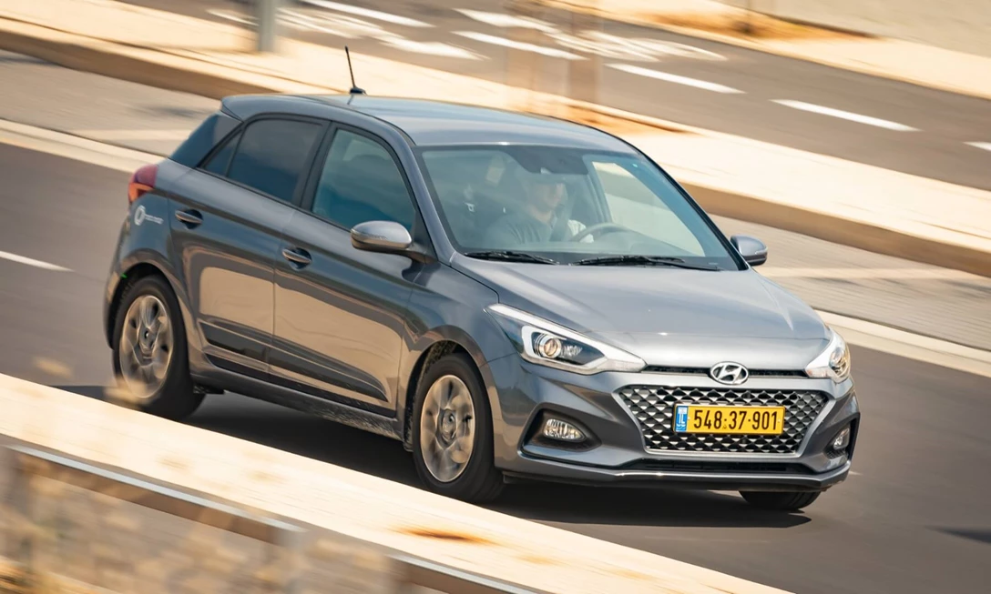 1618406-14-hyundai i20 (10).jpg