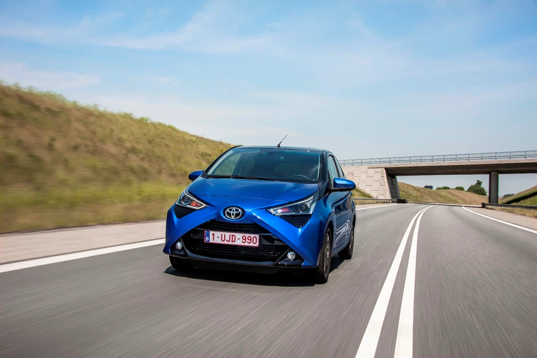 1597170-AYGO_Blue_009.JPG