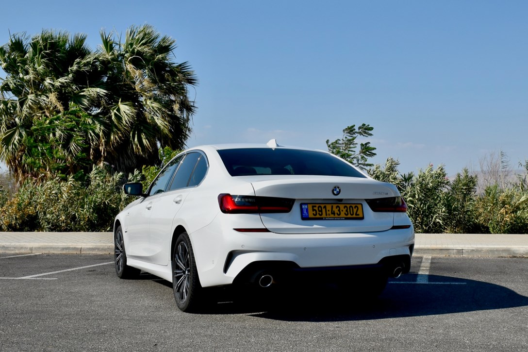 1648816-BMW320 - 9.jpeg