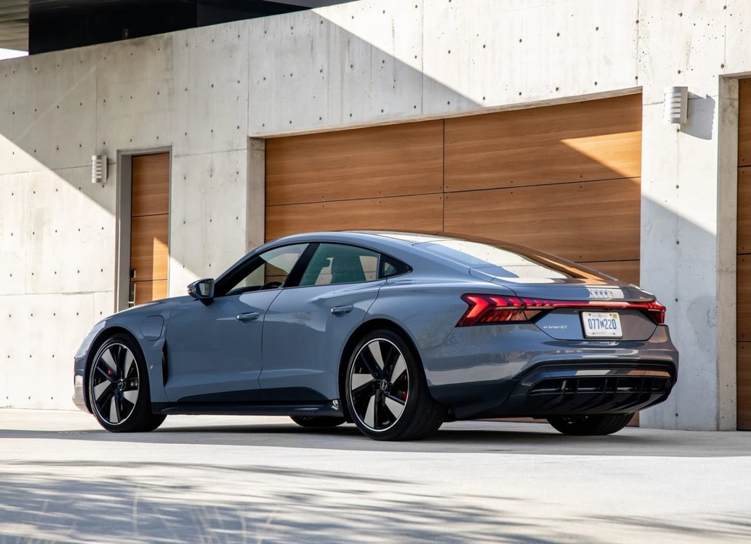 1652117-Audi-e-tron_GT_quattro-2022-03.jpg