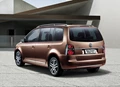 1690476-Volkswagen-Touran-2010-03.jpg