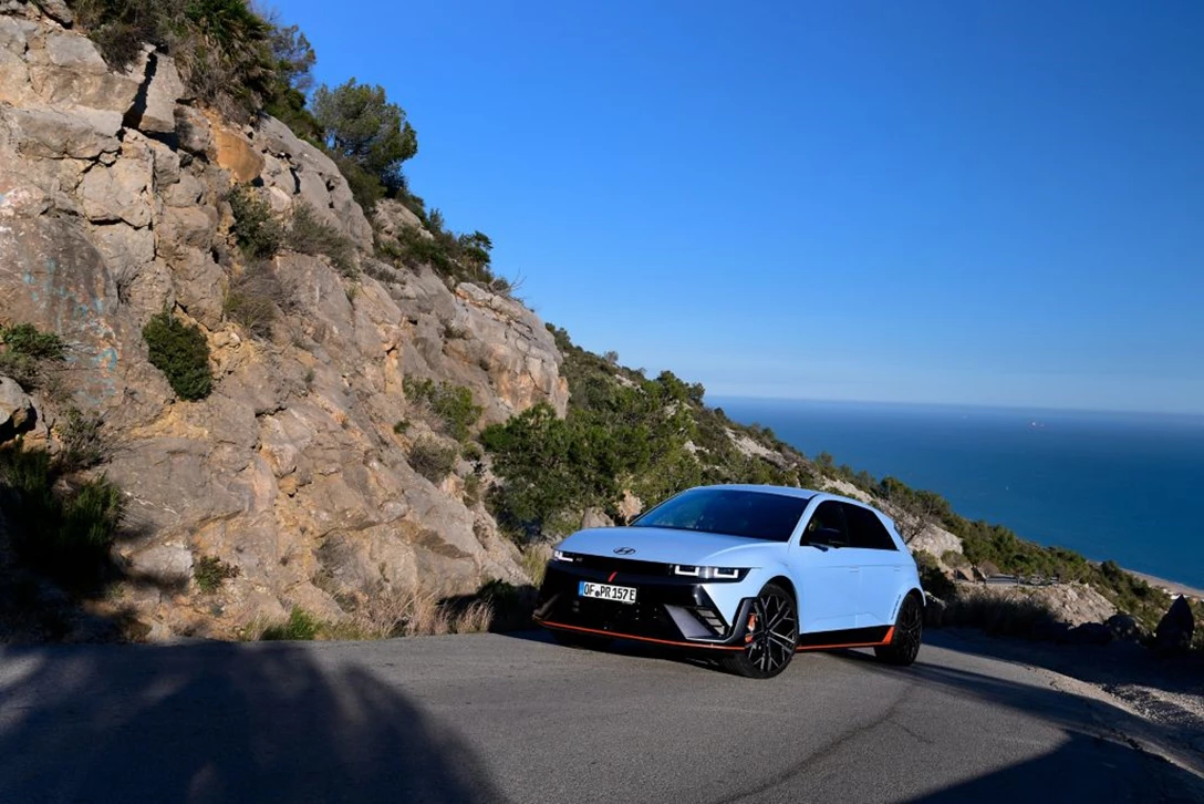1694786-hyundai-ioniq-5-n-barcelona-0324-20_wid_1024_bfc_off.jpg