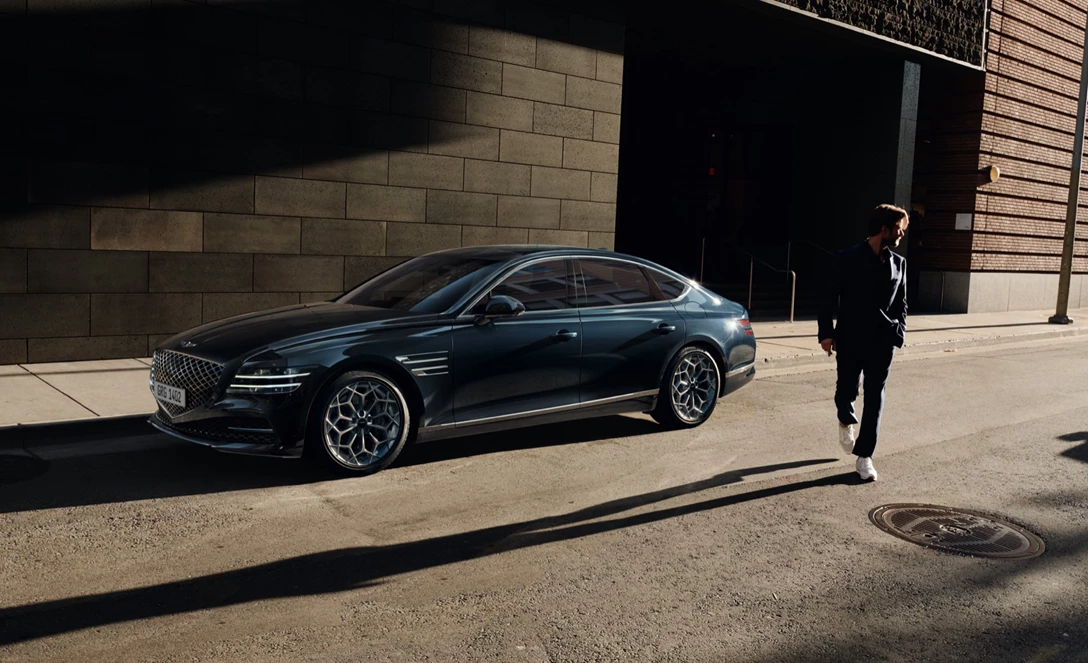 1640267-31-3_G80_LIFESTYLE_34FRONT_LHD_19_CMYK 2.jpg