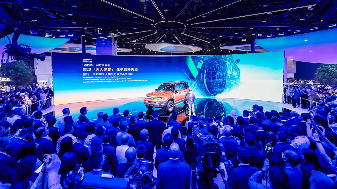 1708570-CEO of Geely Auto delivering a keynote speech.jpg