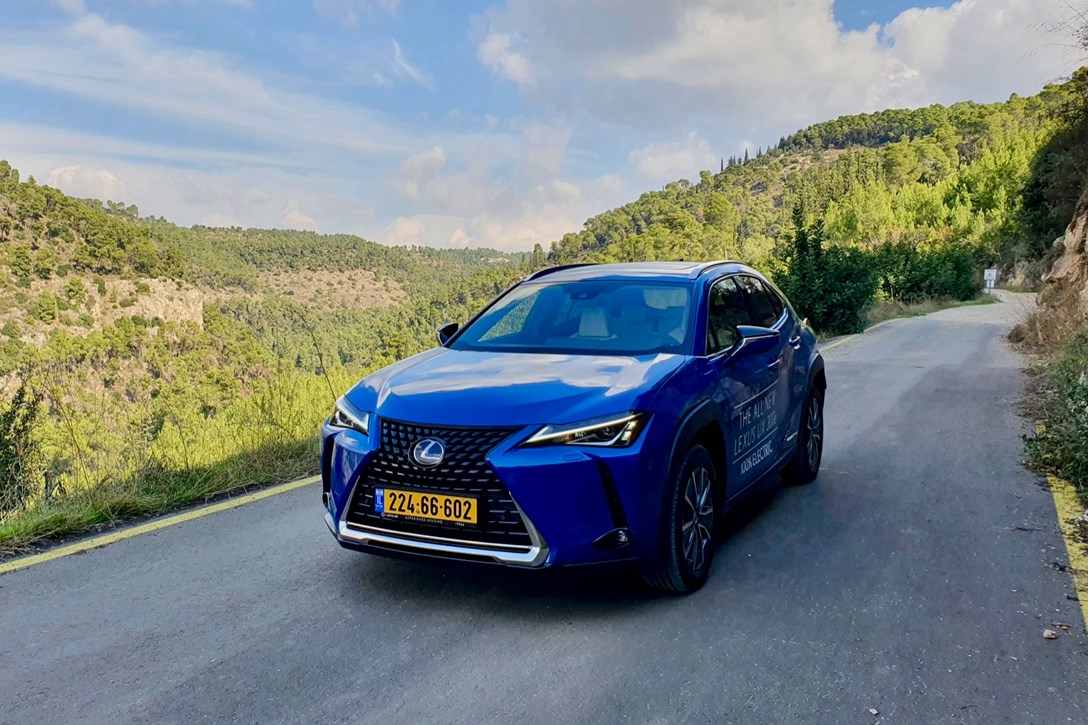 1637101-לקסוס UX 300e - 1.jpeg