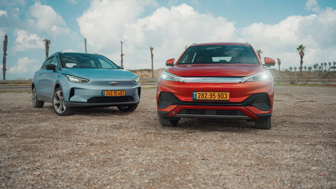 1679293-BYD ATTO 3 vs Geely Geometry C.00_45_28_05.Still048 copy.jpg