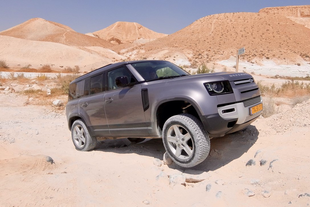 1635469-לנדרובר דיפנדר - 14.jpeg