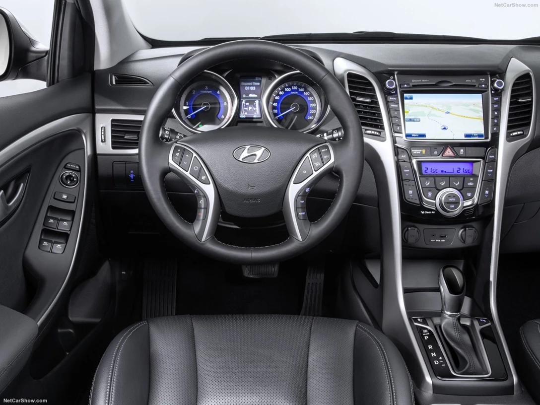 1645591-Hyundai-i30-2015-1600-1b.jpg
