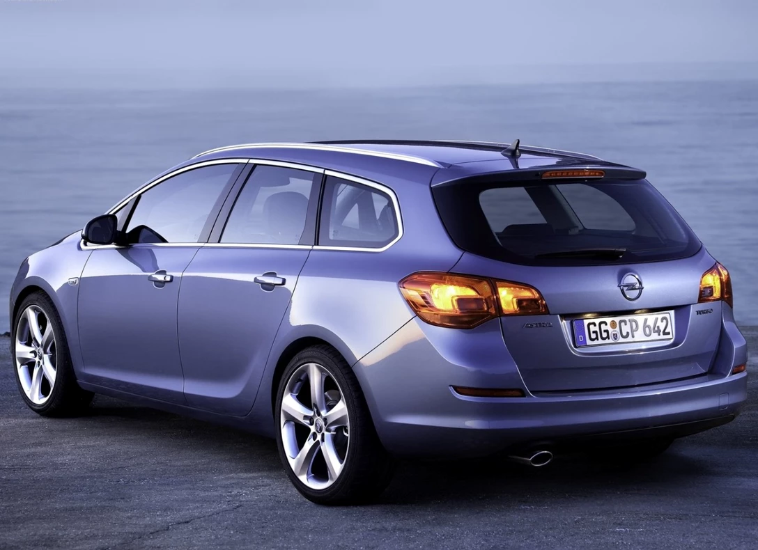 1657953-Opel-Astra-2015-08.jpg