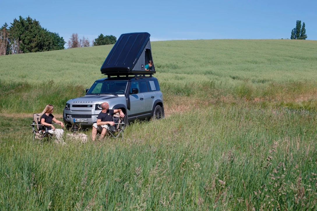 1633309-LAND ROVER AND AUTOHOME CREATE RUGGED ROOF TENT FOR NEW DEFENDER  (11).jpg