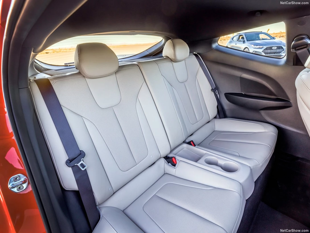 1591442-Hyundai-Veloster 7.jpg