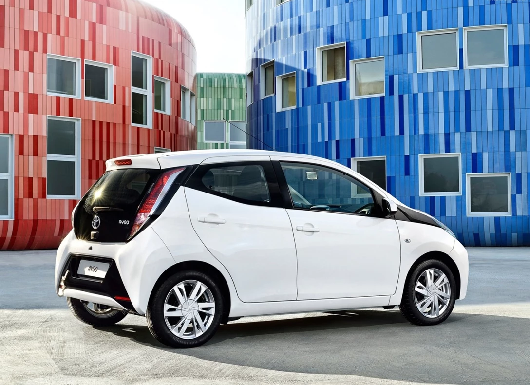 1648215-Toyota-Aygo-2016-03.jpg