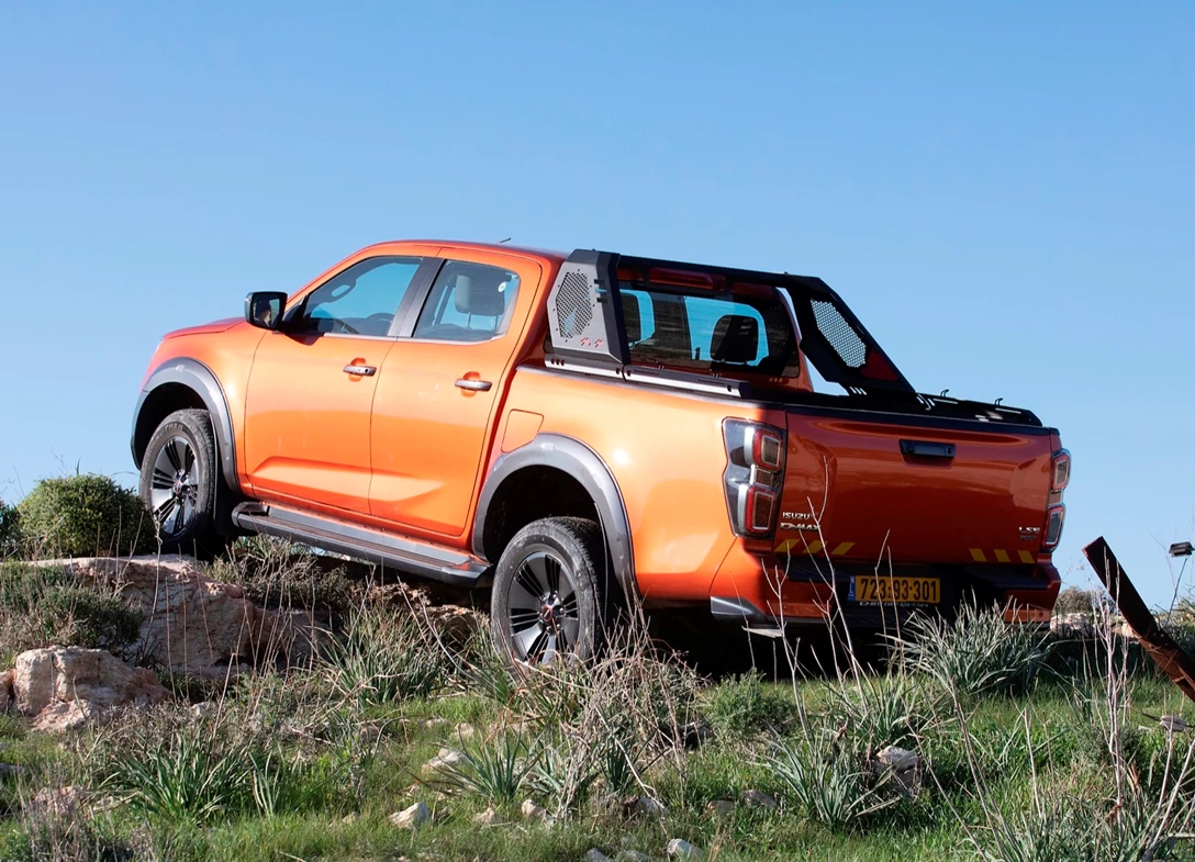 1698963-Isuzu-D-Max-2024-03-YP.jpg