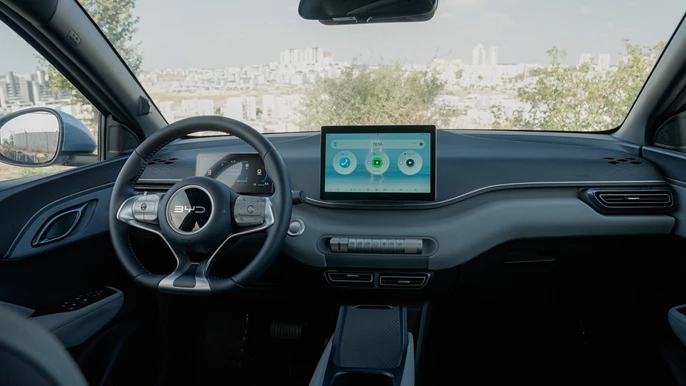 סביבת נהג BYD דולפין סרף