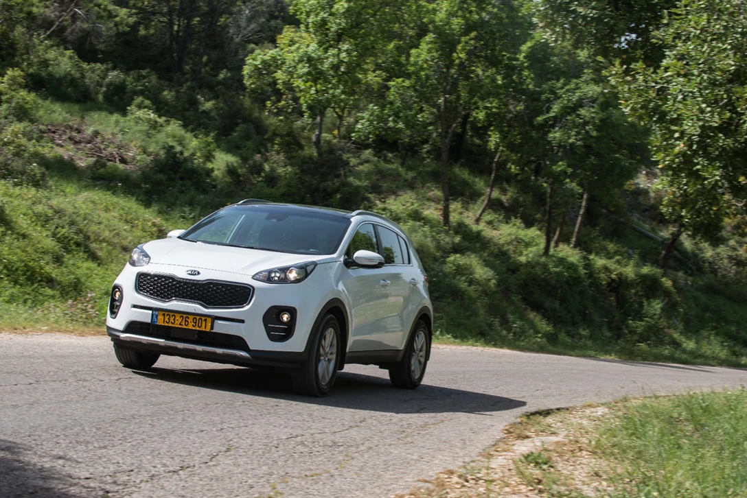 1594316-השוואתי פנאי - יונדאי טוסון מול מאזדה CX-5 מול פיגו 3008 מול קיה ספורטאז (12).jpg