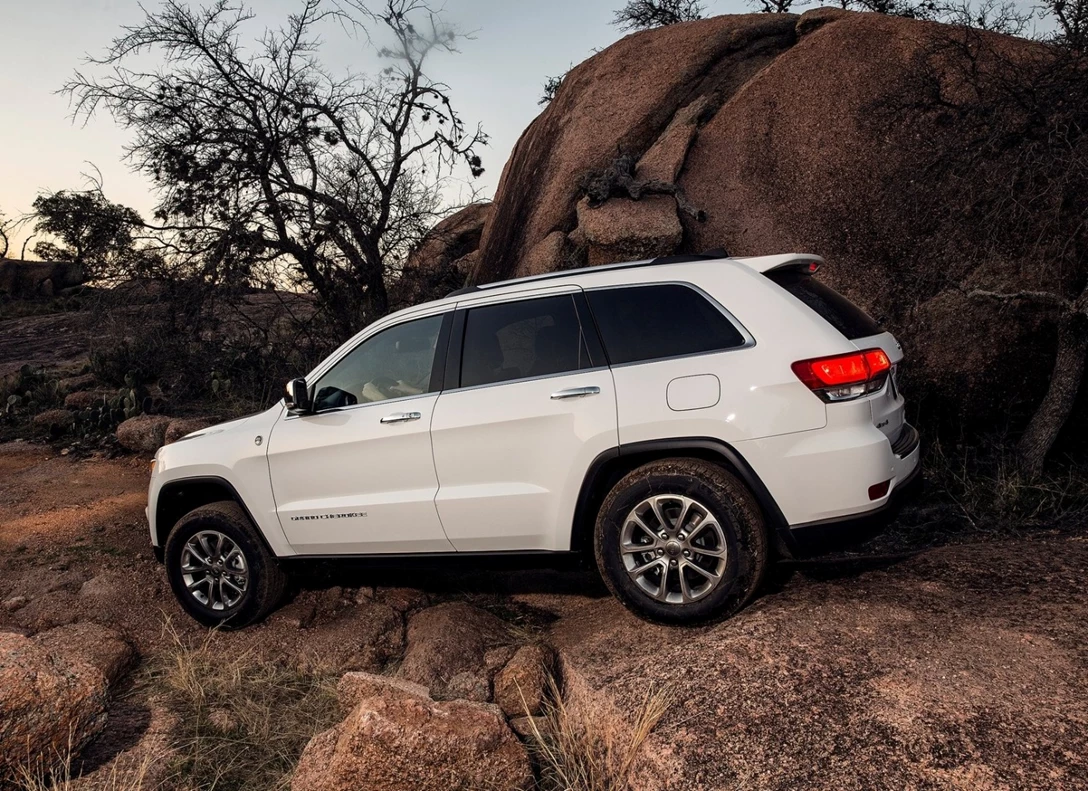 1658445-Jeep-Grand_Cherokee-2019-02.jpg