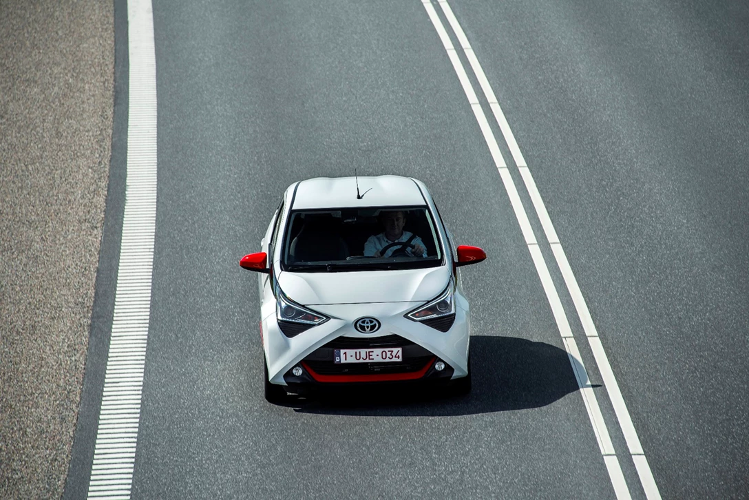 1597178-AYGO_White_004.JPG