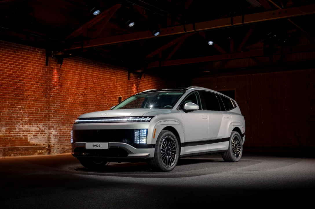 1704188-Large-64141-2026IONIQ9Calligraphy.jpg