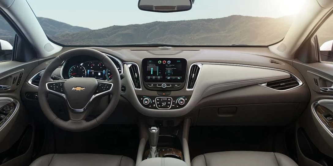 1649175-2018-Chevy-Malibu-interior.jpg