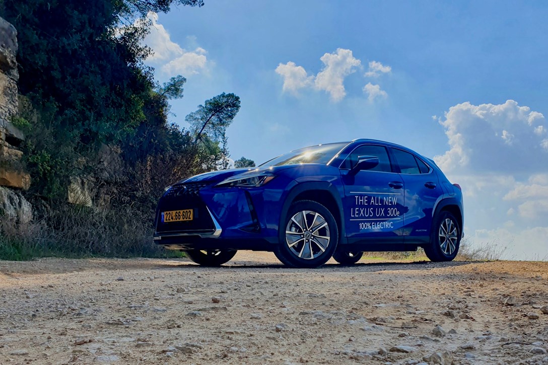 1637106-לקסוס UX 300e - 3.jpeg