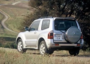 1606833-Mitsubishi-Pagero-2001-2005-02.jpg