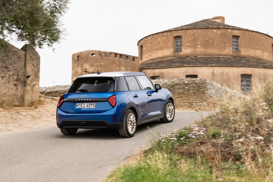 1704075-P90559979_highRes_mini-cooper-s-5-door.jpg