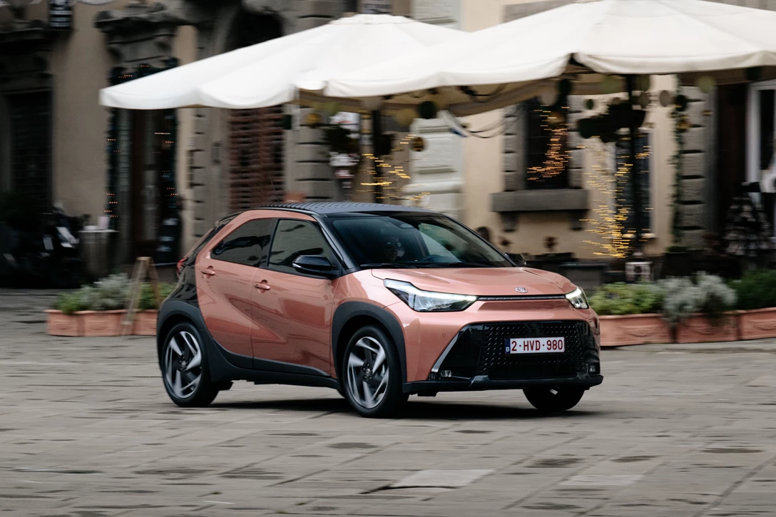 2026_Aygo X_High Grade_Cinnamon_Dynamic_007.jpg