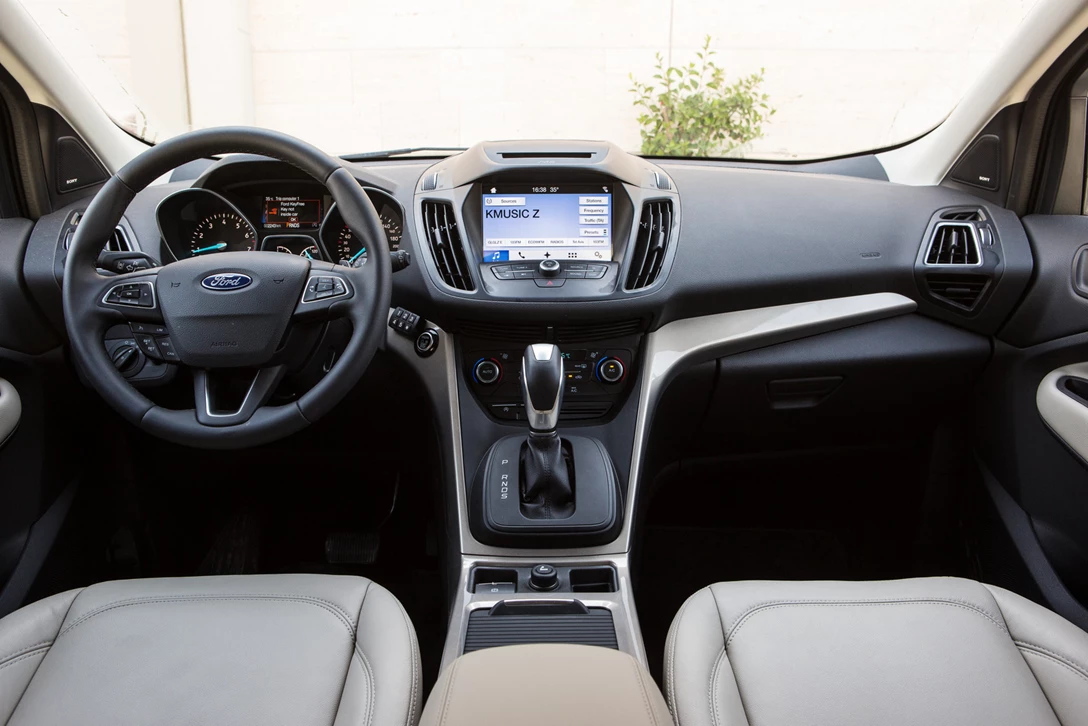 תא נוסעים - פורד קוגה