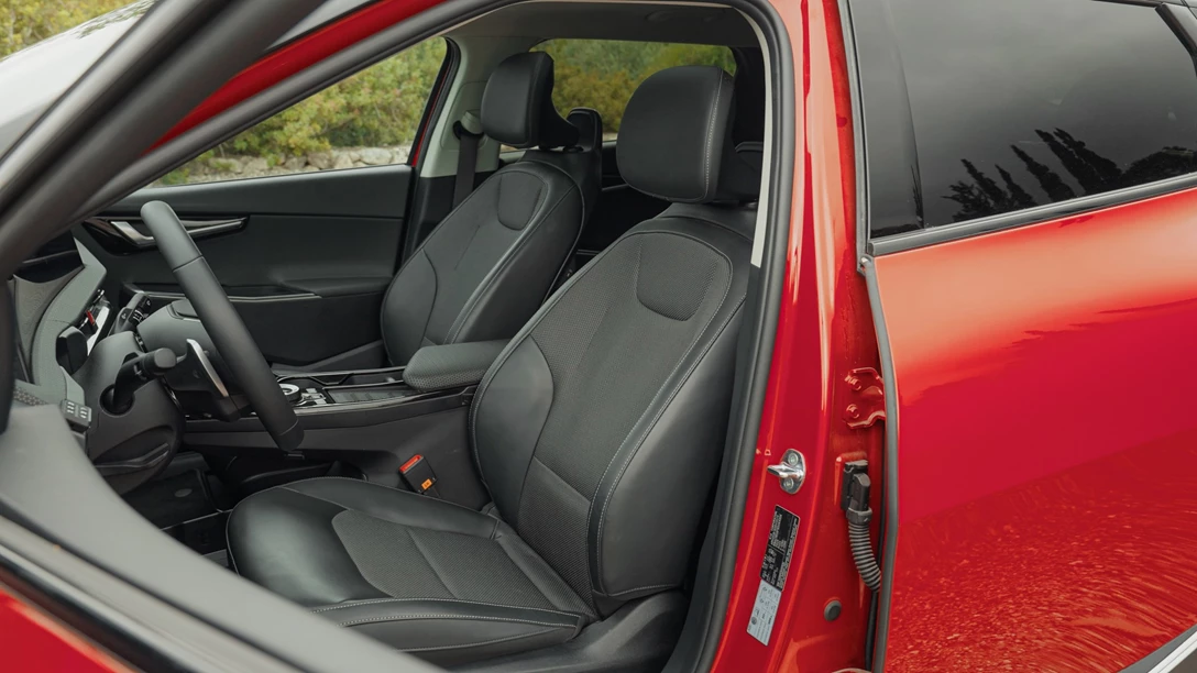 1681707-Hyundai IONIQ 5 vs Skoda Enyaq vs KIA EV6 vs TOYOTA BZ4X - 2023.00_32_39_08.Still103 copy.jpg