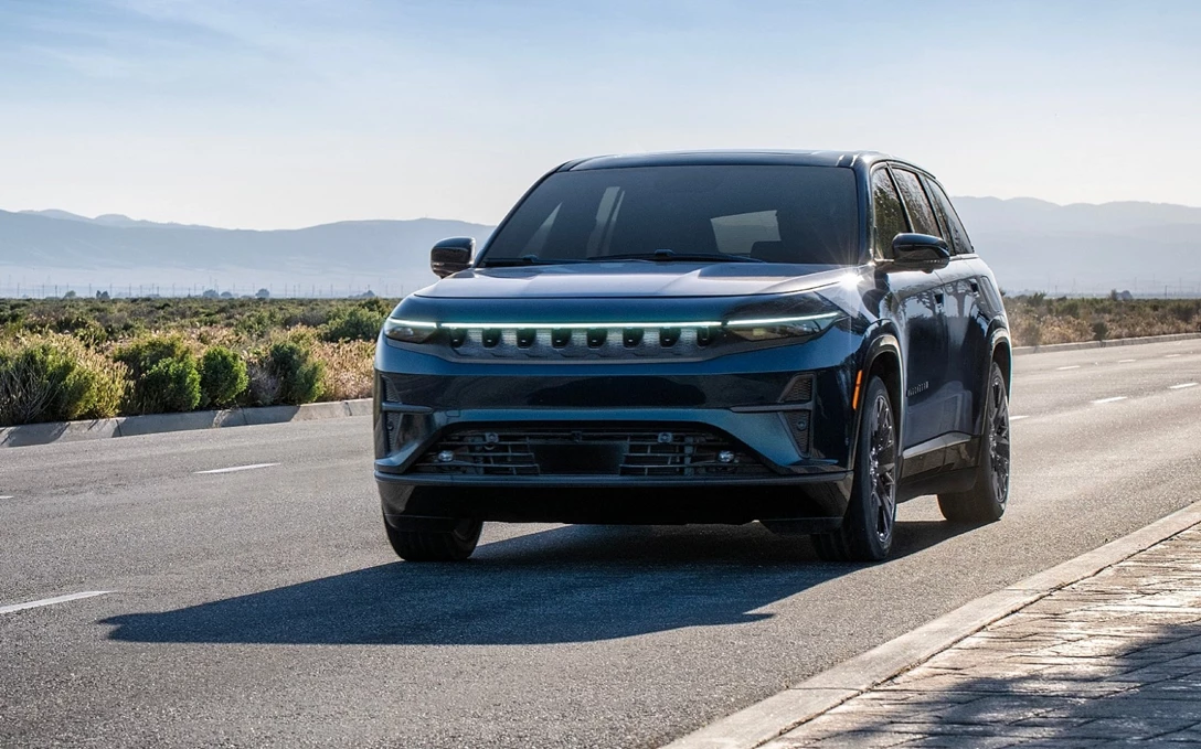 1697306-JeepWagoneerS (1)-min.jpg