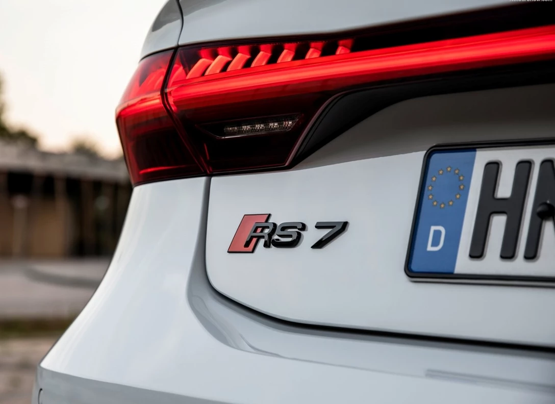 1662811-Audi-RS7_Sportback-2022-09.jpg