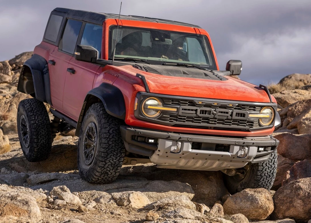 1677606-Ford-Bronco_Raptor-2023-01.jpg
