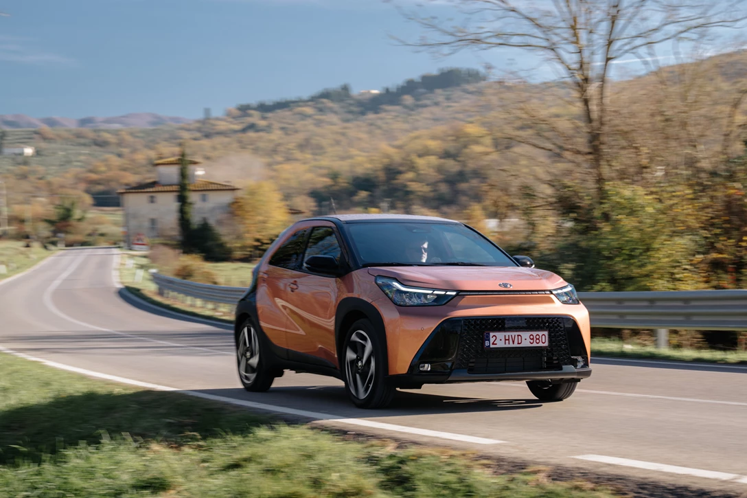 2026_Aygo X_High Grade_Cinnamon_Dynamic_004.jpg