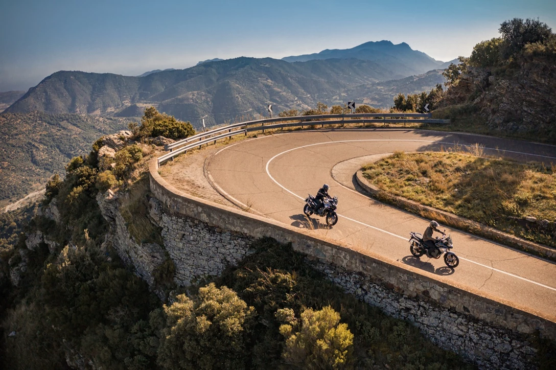 1659700-MY2021_CFMOTO_800MT_Action Italy (9).jpg