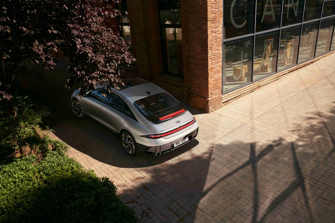 1663444-03. IONIQ 6_KV_Exterior_PR.jpg