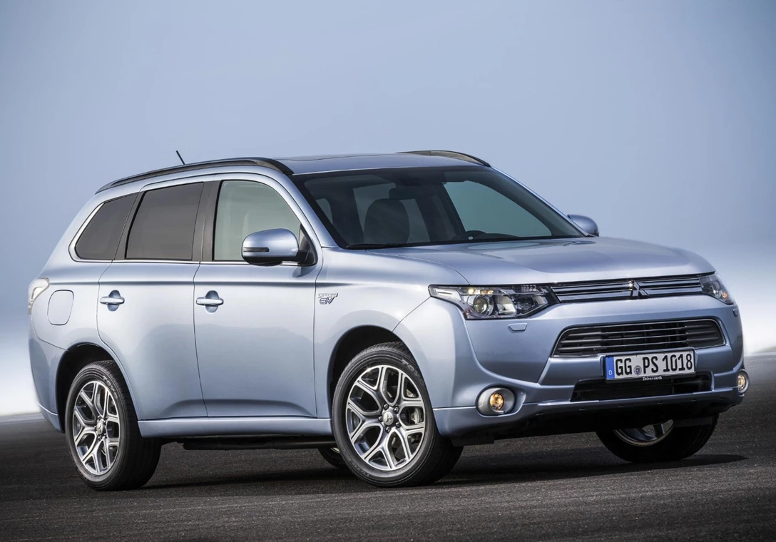 1653458-Mitsubishi-Outlander_PHEV-2014-01.jpg