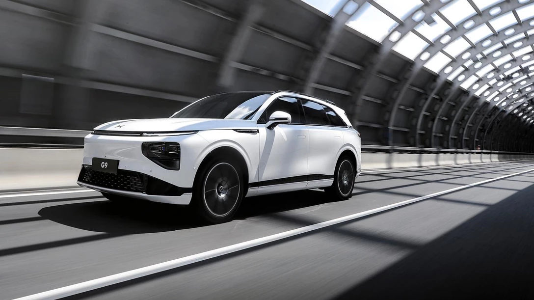 1687880-2023 G9 Front 3QTR Dynamic (1).jpg