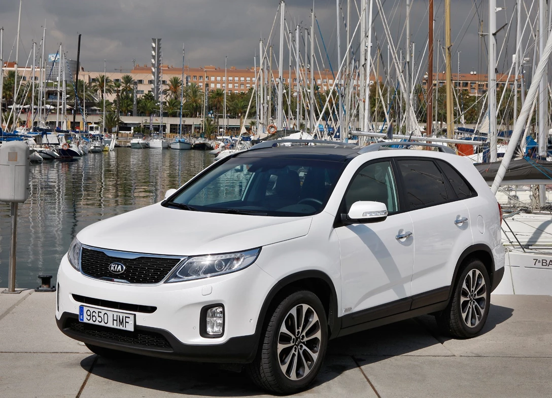 1686447-Kia-Sorento-2013-04.jpg