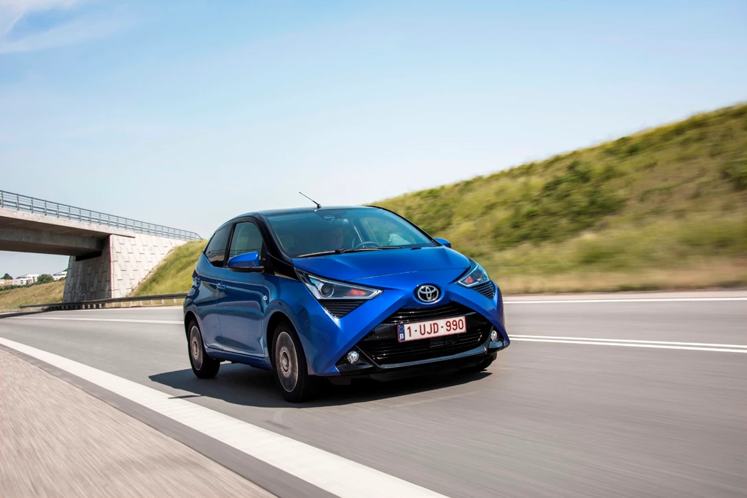 1604529-aygo-blue-010.jpg
